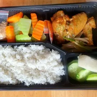 Hình ảnh Cơm gạo Thái , cánh gà chiên mắm 