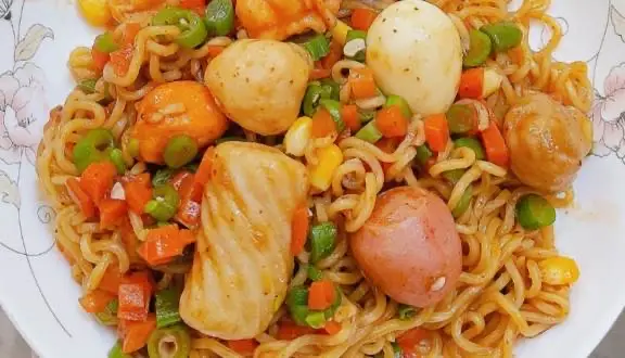 Hình ảnh Mì trộn thập cẩm gấp đôi mì và 7 viên topping