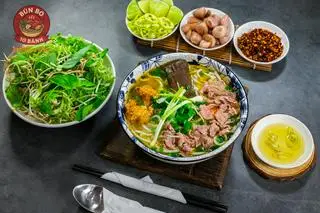Hình ảnh BÚN BÒ GÂN + CHẢ CUA