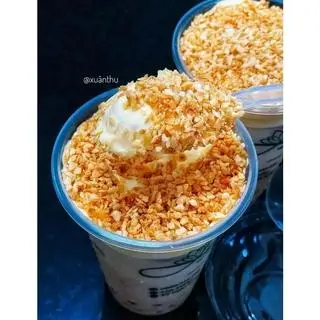 Hình ảnh trà sữa than tre kem trứng vụn dừa 