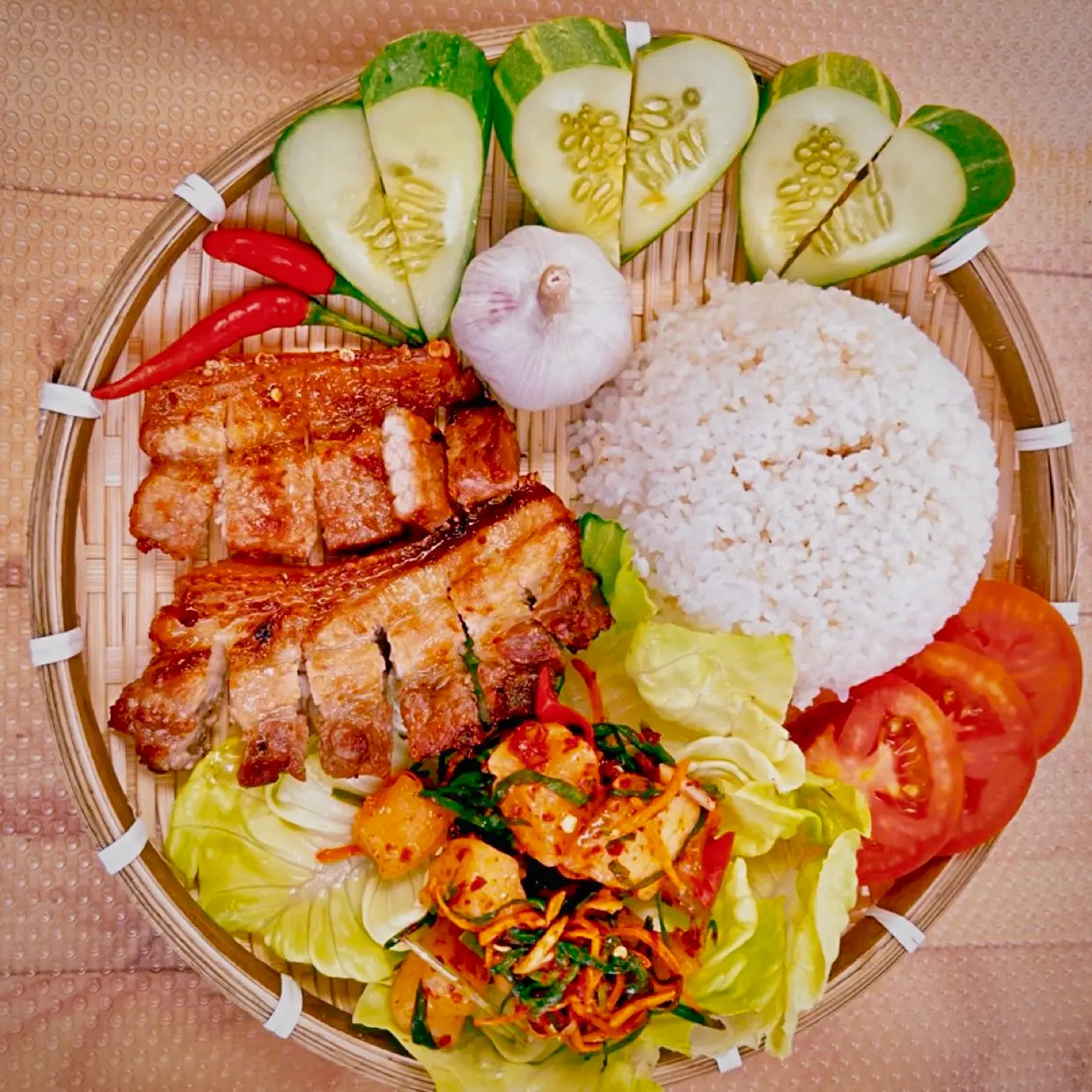 Hình ảnh Cơm ba rọi nướng tỏi ớt + canh bầu
