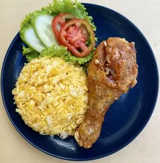 Hình ảnh Cơm Đùi Gà Góc Tư 