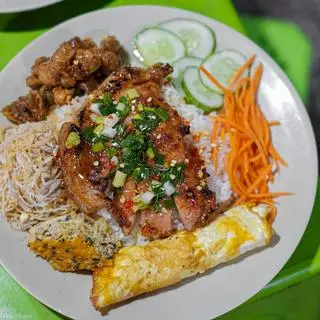 Hình ảnh cơm tấm sườn bì chả