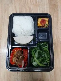 Hình ảnh Cơm sườn chua ngọt và giò lụa