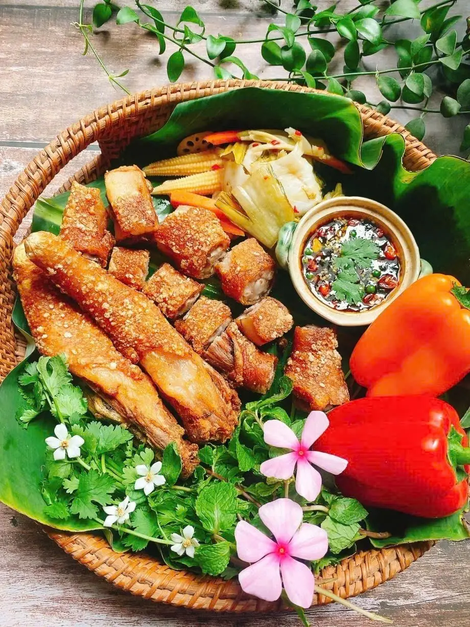 Hình ảnh Cơm Đuôi Heo Chiên Giòn tặng +canh rong biển 