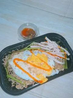 Hình ảnh Mì trôn trűng Ôp là