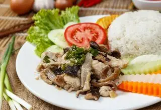 Hình ảnh Cơm gà xào nấm 