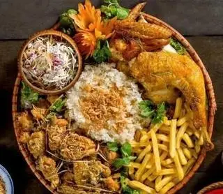 Hình ảnh 1/2 Gà quay 1/2 gà rang muối, khoai tây chiên, xôi,nộm , rau thơm, nước chấm 