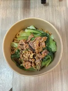 Hình ảnh Mì trộn thịt bò
