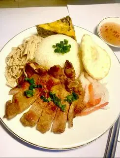 Hình ảnh Cơm tấm sườn bì chả - trứng ốp la