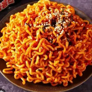 Hình ảnh Mì trộn cay samyang sốt phô mai