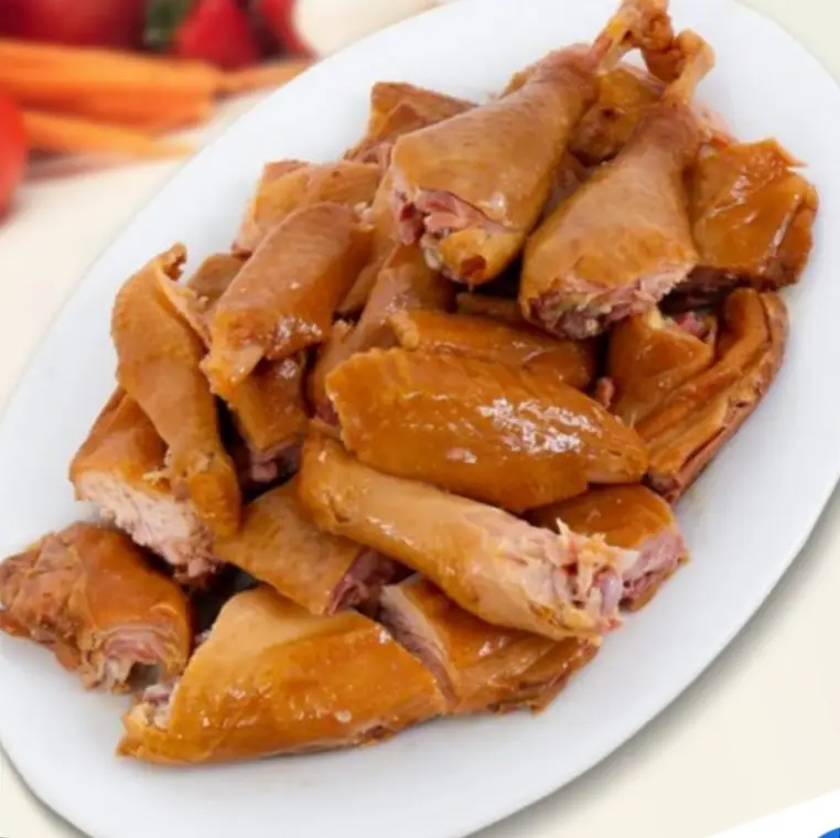 Hình ảnh Gà muối hun khói 1/2 con chặt sẵn,ăn mát kèm sốt chấm.