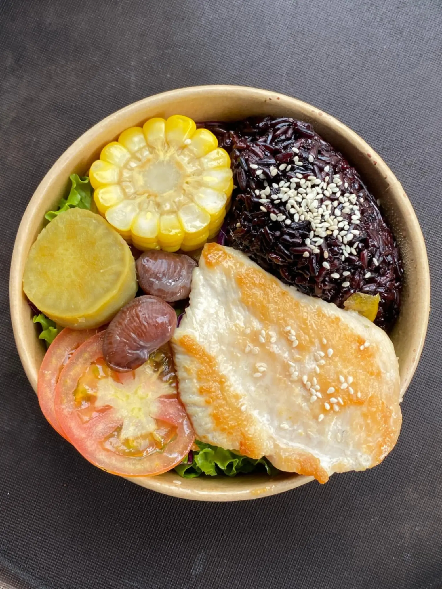 Hình ảnh cơm salad ức gà 