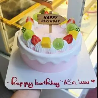 Hình ảnh Bánh nhỏ 3  full kem hồng kem chảy viền hoa quả