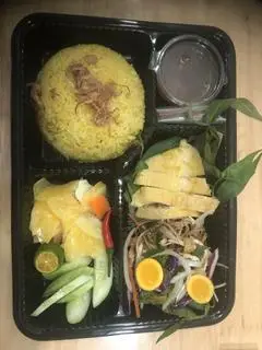 Hình ảnh Cơm ức gà - gỏi gà