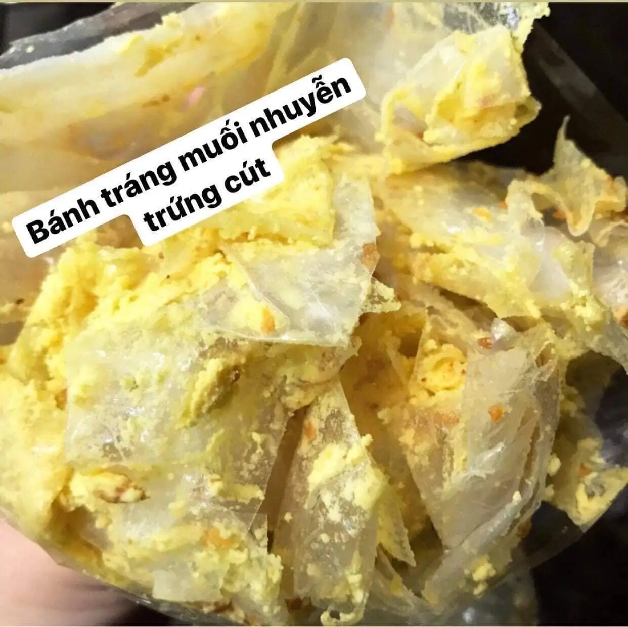Hình ảnh Bánh tráng muối nhuyễn trứng cút