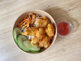 Hình ảnh Cơm gà giòn lắc phomai