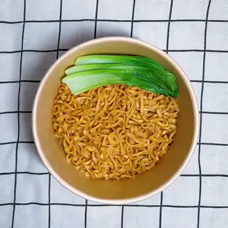 Hình ảnh Mì trộn kèm cải thìa