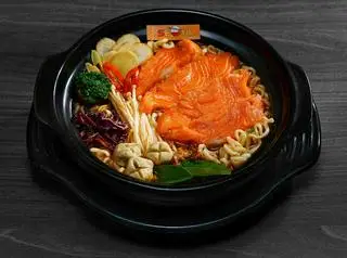 Hình ảnh Mì lẩu Thái cá hồi