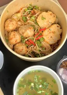 Hình ảnh BÚN MỌC TRỘN CAY- ĐẬM VỊ KHÓ CƯỠNG