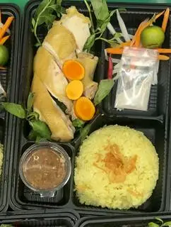 Hình ảnh Cơm gà ta xé lớn