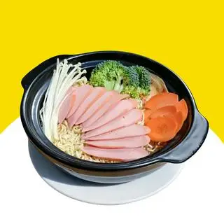 Hình ảnh MÌ TOMYUM XÚC XÍCH
