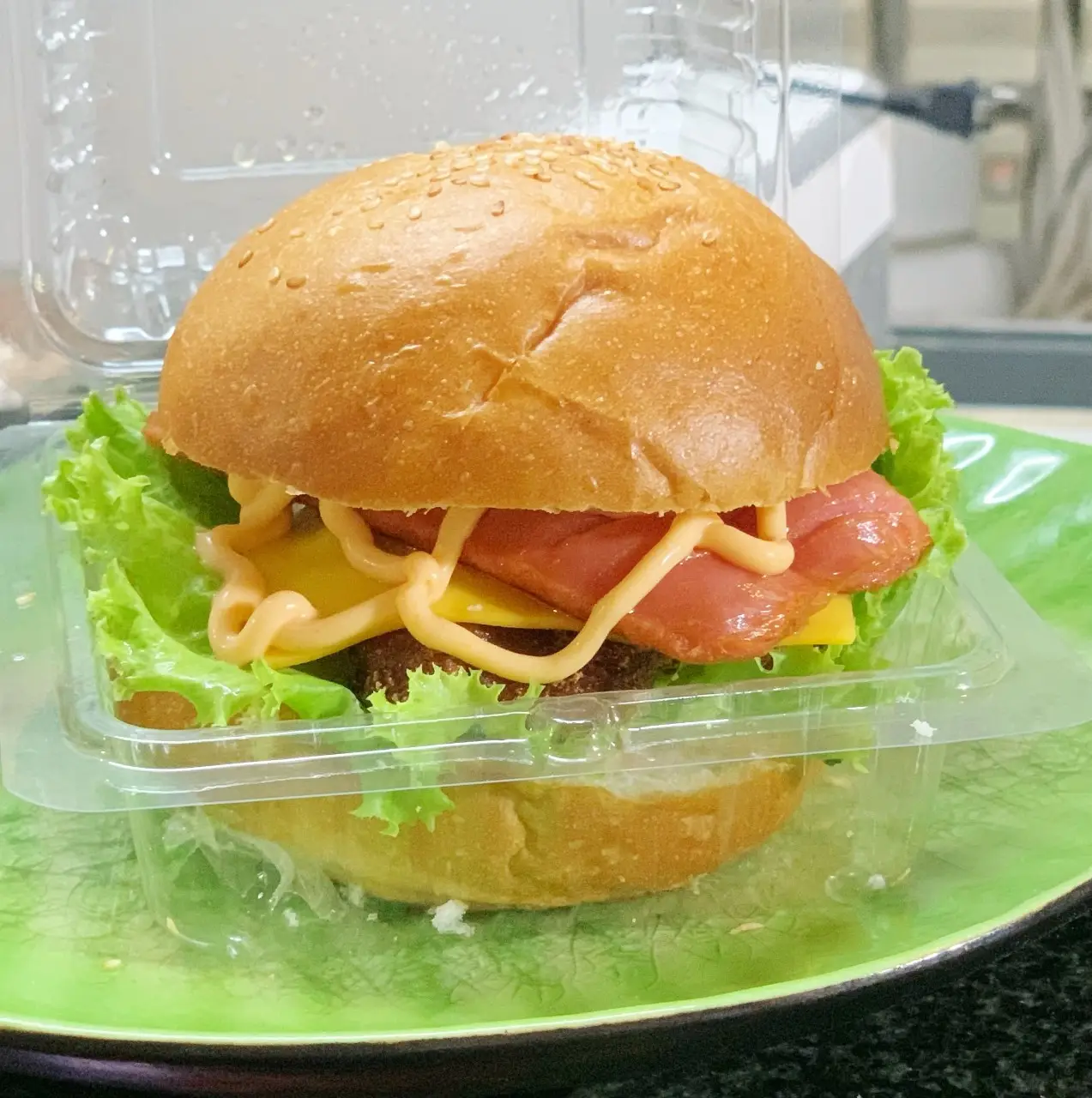 Hình ảnh Burger Xúc xích - Phô mai lát