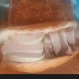 Hình ảnh bánh mì heo quay chả lụa 