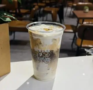 Hình ảnh Cà phê sữa dừa sương sáo hạt chia