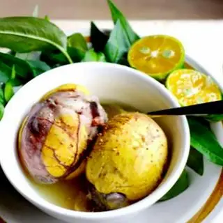 Hình ảnh 2 quả trứng vịt lộn