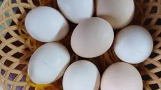 Hình ảnh 2 Trứng Gà Ta luộc