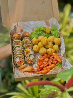 Hình ảnh Kimbap chiên - gà giòn - tok cay