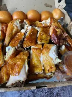 Hình ảnh Combo Nữa Con Gà Ta Da Giòn + Bánh Bao