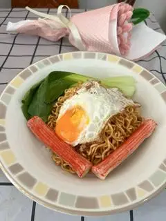 Hình ảnh Mì trộn thanh cua 1 trứng