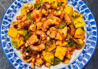 Hình ảnh chân  gà mix trứng râu tuột