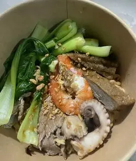 Hình ảnh Mì Trộn Sa Tế  Hải Sản + Nước soup nấm kim châm