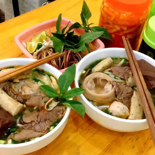 Hình ảnh Bún bò huế bát đầy đủ