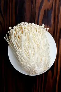 Hình ảnh Nấm kim châm trụng
