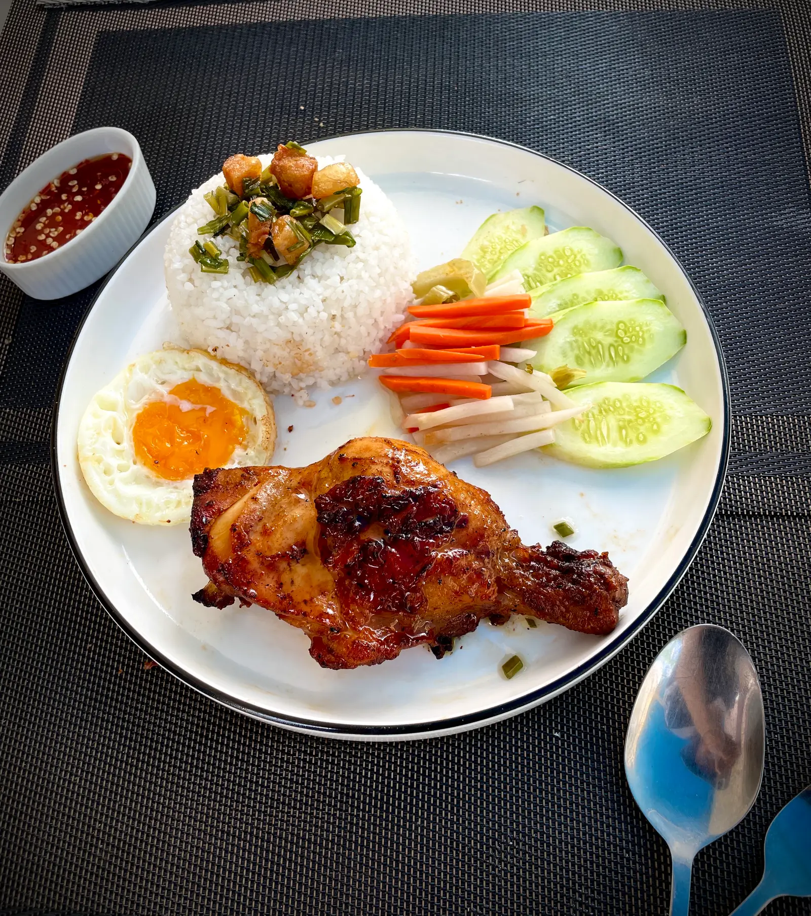 Hình ảnh Cơm Tấm - Đùi Gà - Opla