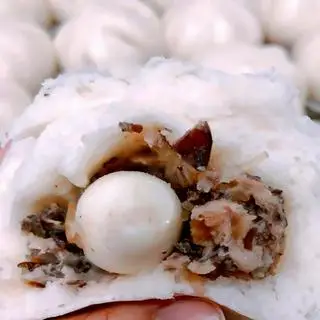 Hình ảnh Bánh bao thịt 2 trứng - hộp 4 cái