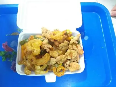 Hình ảnh bánh tráng cuốn thập cẩm ( da gà + da heo + tóp mỡ )