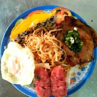 Hình ảnh Cơm tấm đặc biệt 1 (sườn bì chả ốp la lạp xưởng)