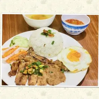 Hình ảnh Cơm Tấm Sườn, Ốp La