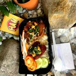 Hình ảnh Cơm tấm sườn lạp xưởng