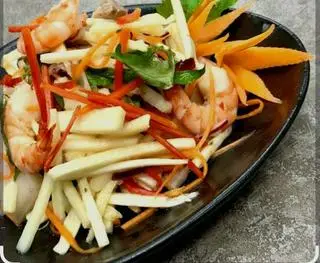 Hình ảnh Gỏi củ hủ dừa tai heo, tôm, thịt phần nhỏ