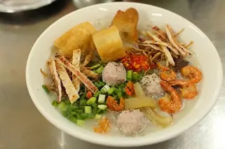 Hình ảnh Cháo mực tô đầy đủ