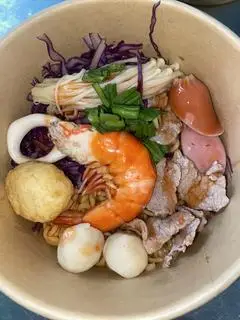 Hình ảnh Mì cay khô( hải sản)+ tặng 1 trà tắc