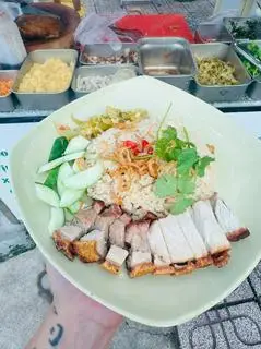 Hình ảnh CƠM HEO QUAY DA GIÒN SINGAPORE 