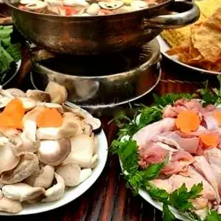 Hình ảnh Lẩu gà nồi to