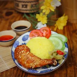 Hình ảnh Cơm gà sốt mắm tỏi đùi nhỏ (má đùi)